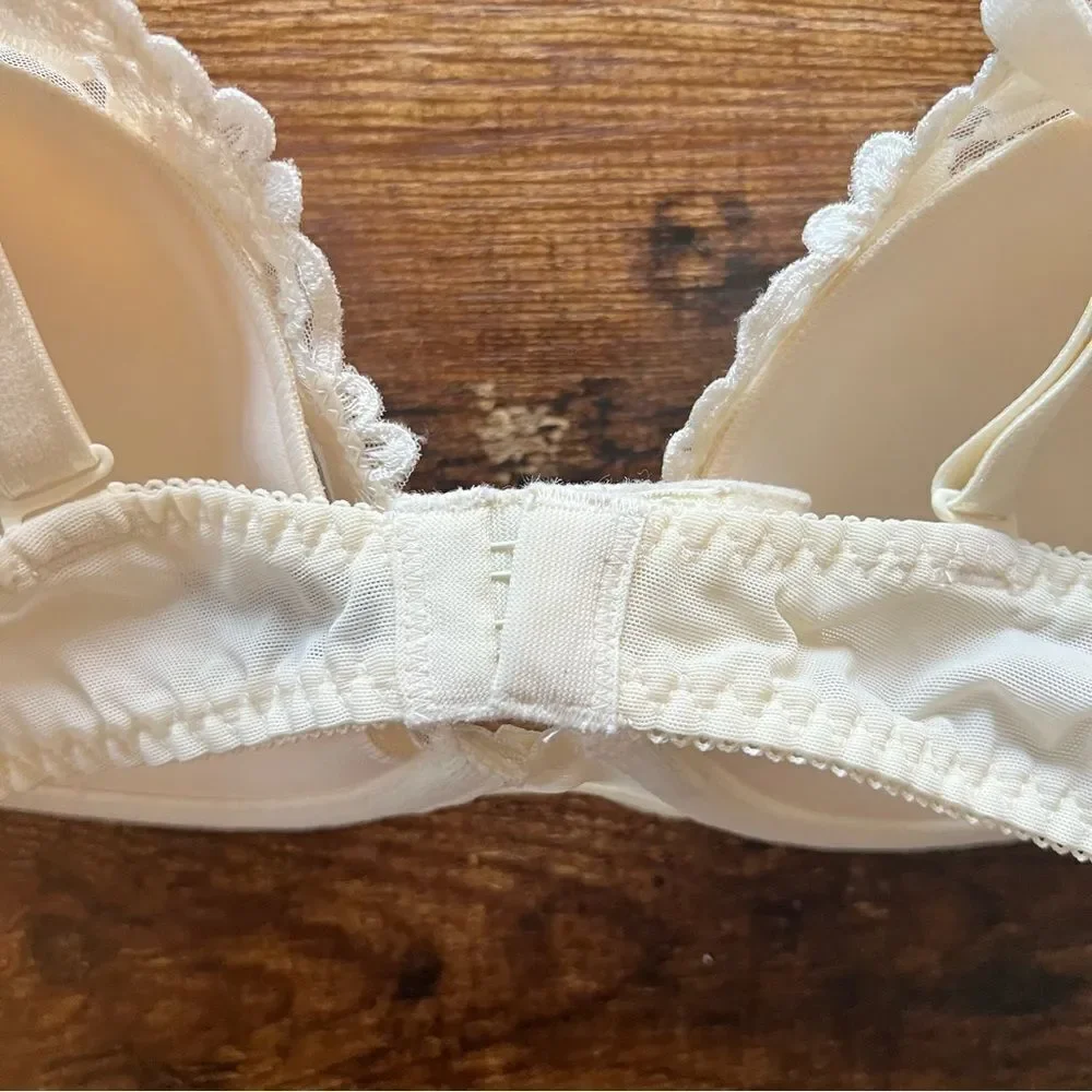 Vintage Wonderbra Cream Lace Underwire Padded Bra 36C